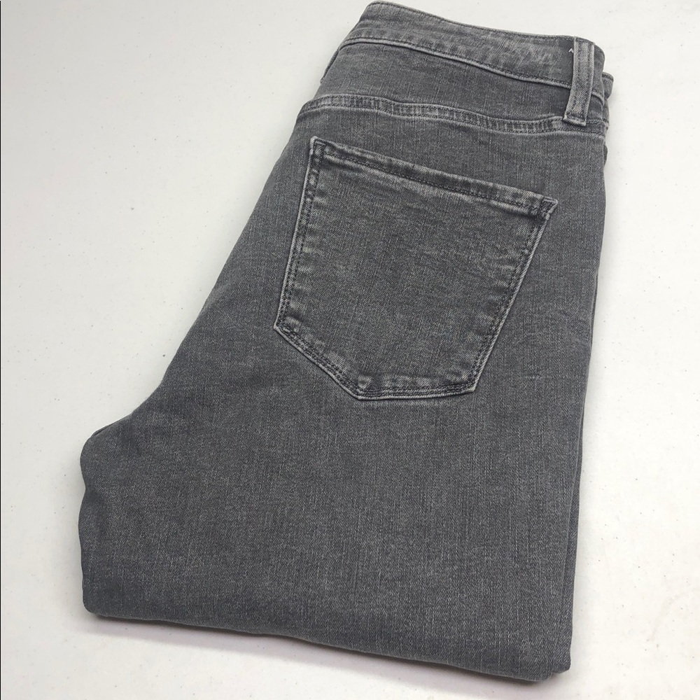 LIKE NEW GAP GRAYWASH UNIVERSAL JEGGING SKY HIGH JEANS 12/31x27 ⭐️